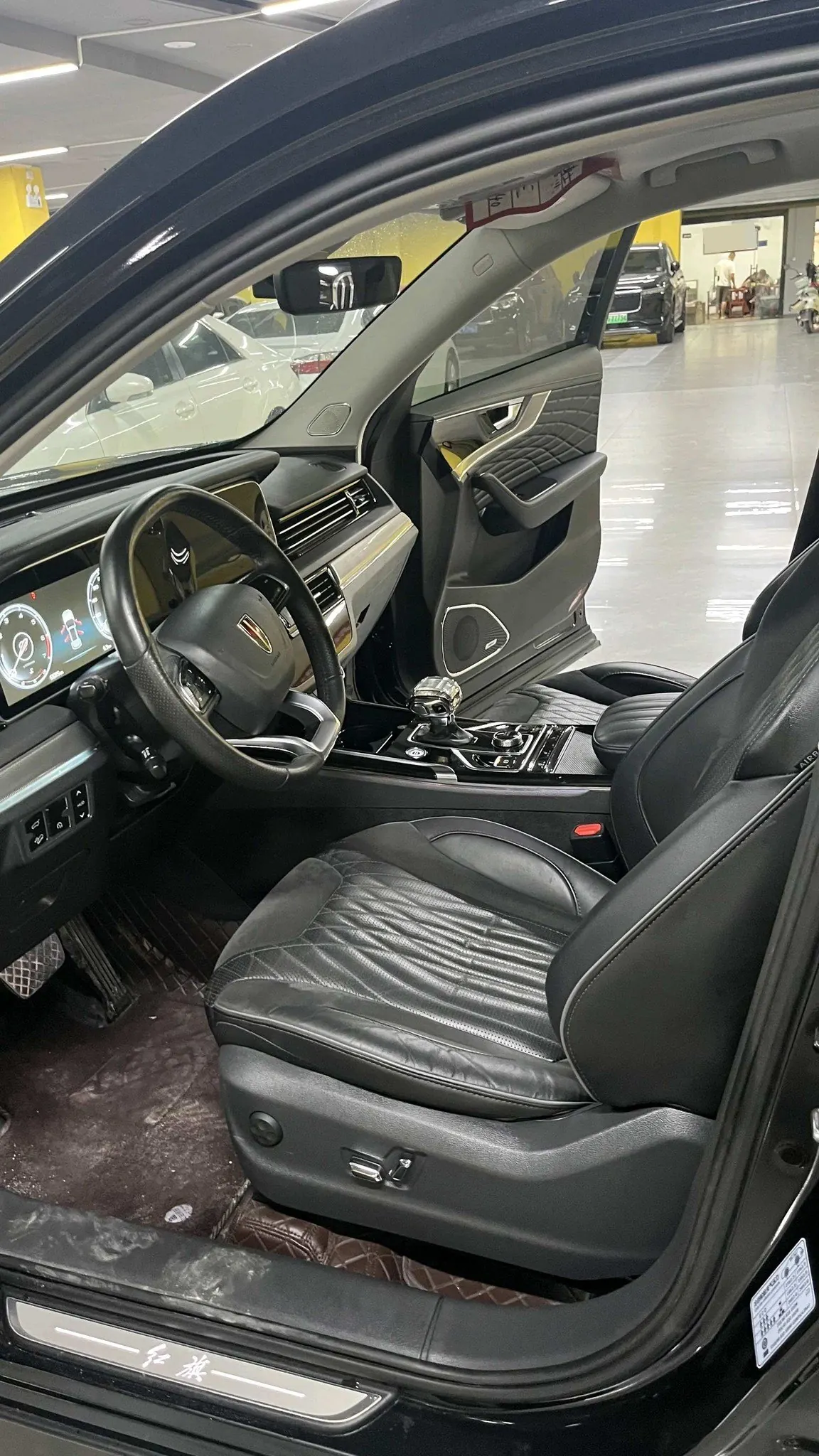 HongQi 2022 HS5 2.0T 4-wheel drive smart flag-sharing version automatic gear 8