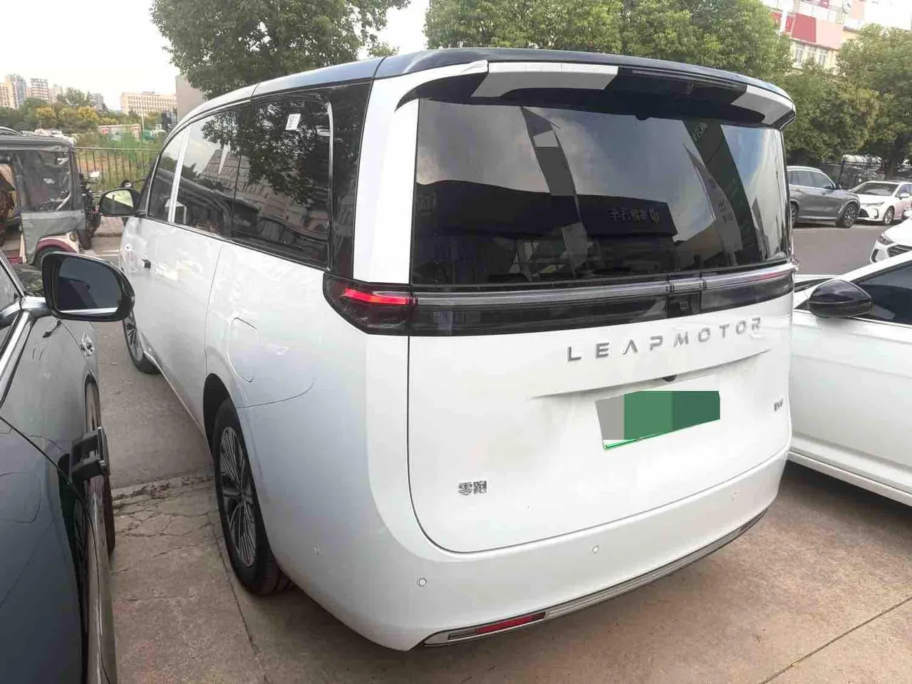 Leapmotor 2026 D 99 700 Premium Edition Automatic 4