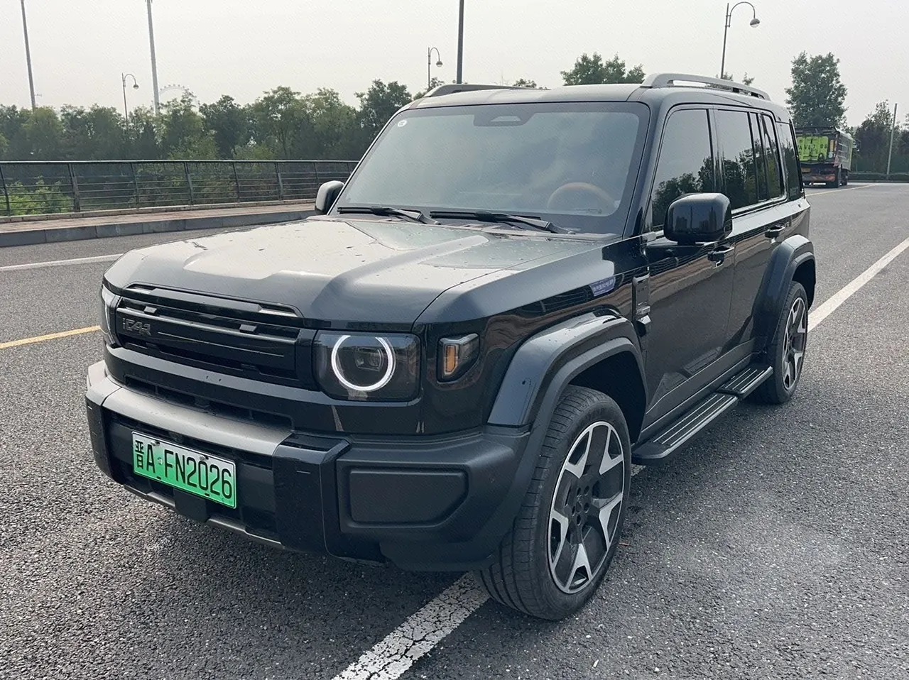 Open image lightbox: ICAR 2026 iCAR V 27 200KM 4WD Falcon 500 Automatic