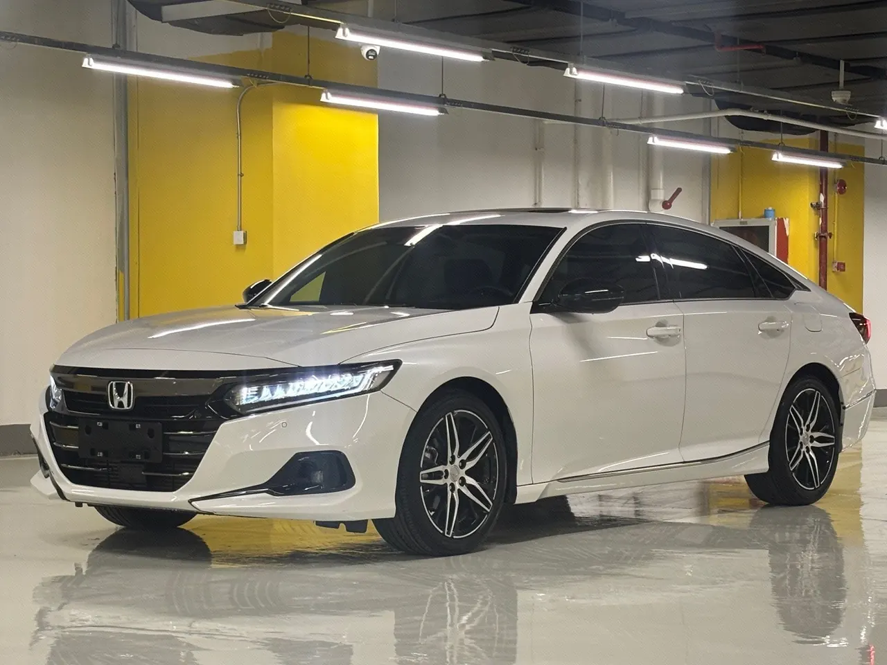打开图片灯箱:Honda 2022 10th Generation Accord 1.5T Stepless 260TURBO Magic Night Premium Edition Automatic Gear
