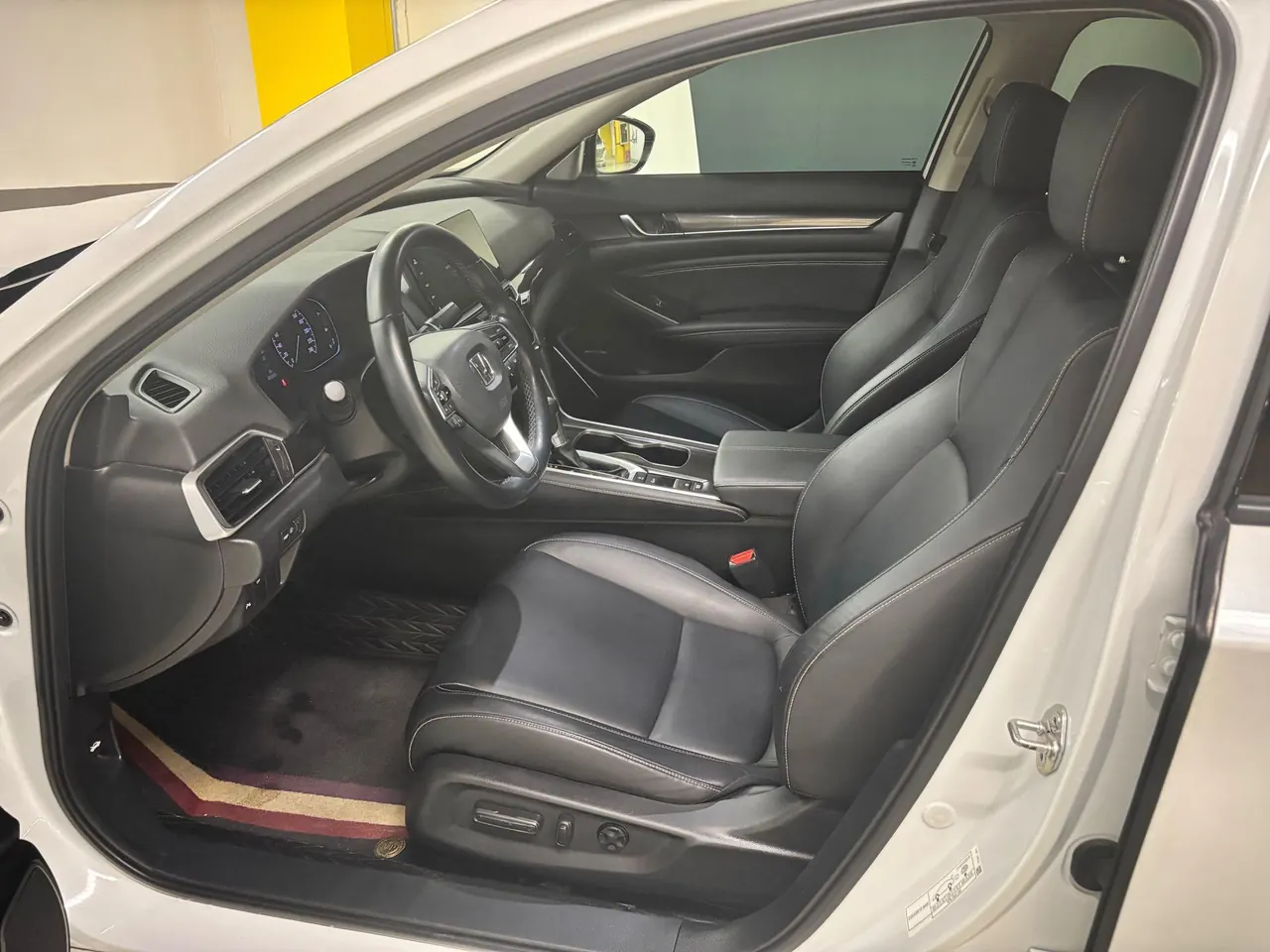 Honda 2022 10th Generation Accord 1.5T Stepless 260TURBO Magic Night Premium Edition Automatic Gear 3