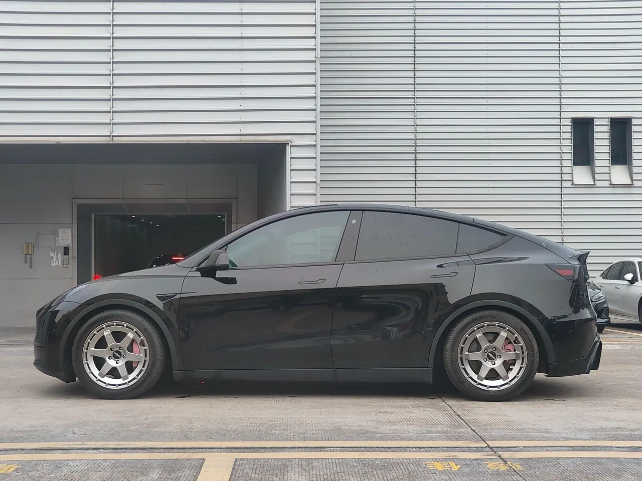 Tesla 2022 Model Y rear-wheel drive version (facelift) automatic gear 2