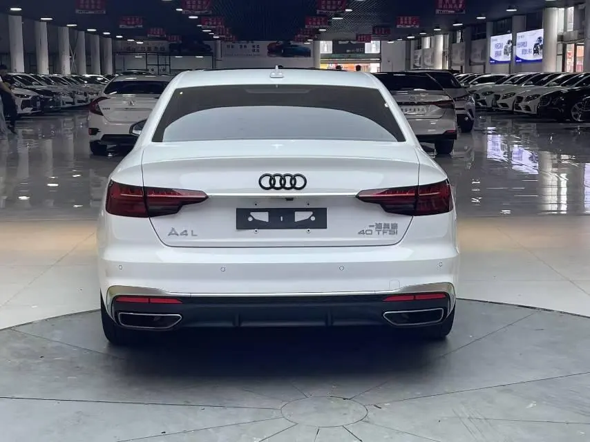 Audi 2022 A4L 2.0TFSI 40TFSI Deluxe Dynamic Automatic 9