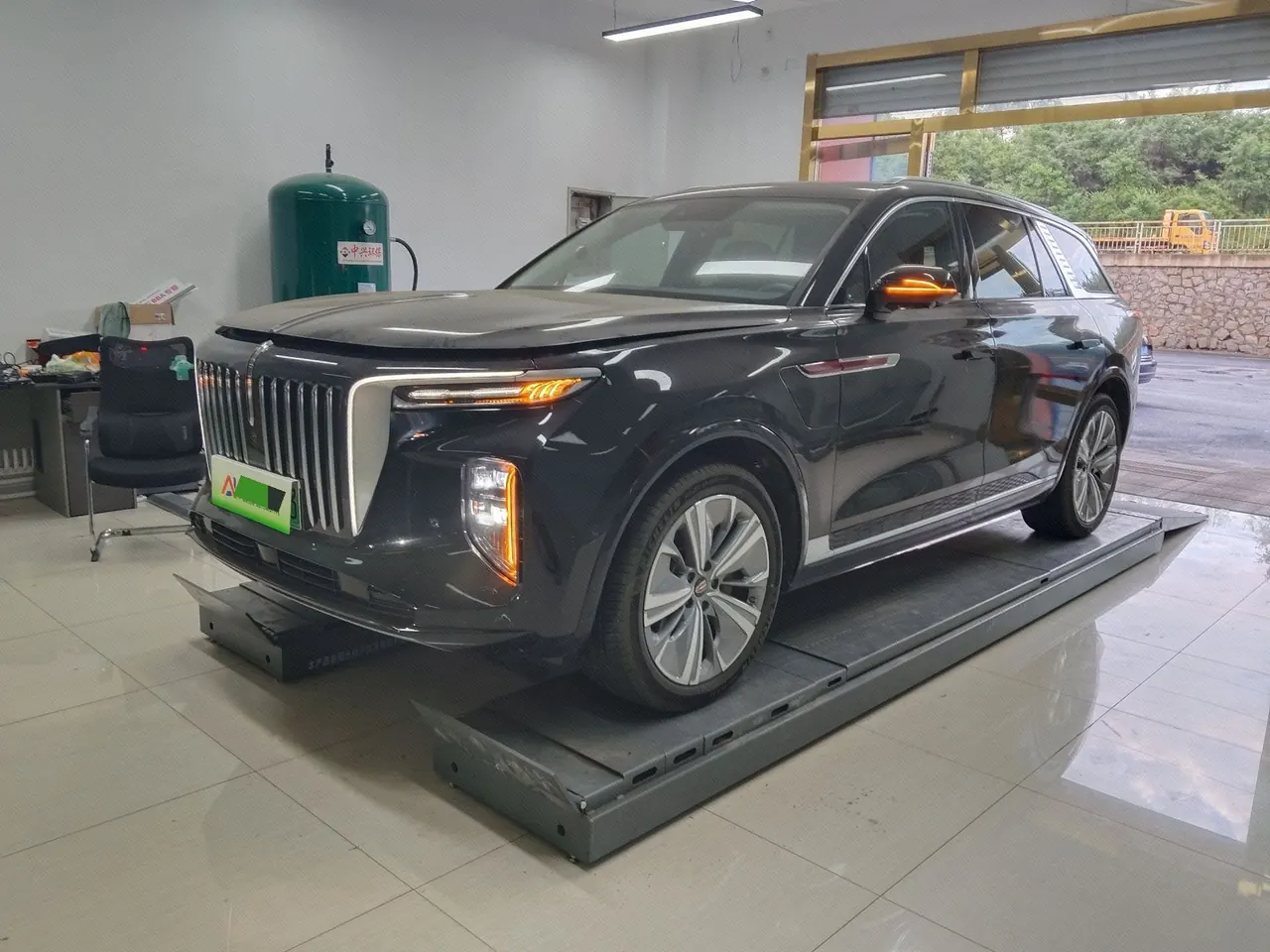 Open image lightbox: HongQi 2022 E-HS 9 690km Flag Edition 6-seat Automatic Gear
