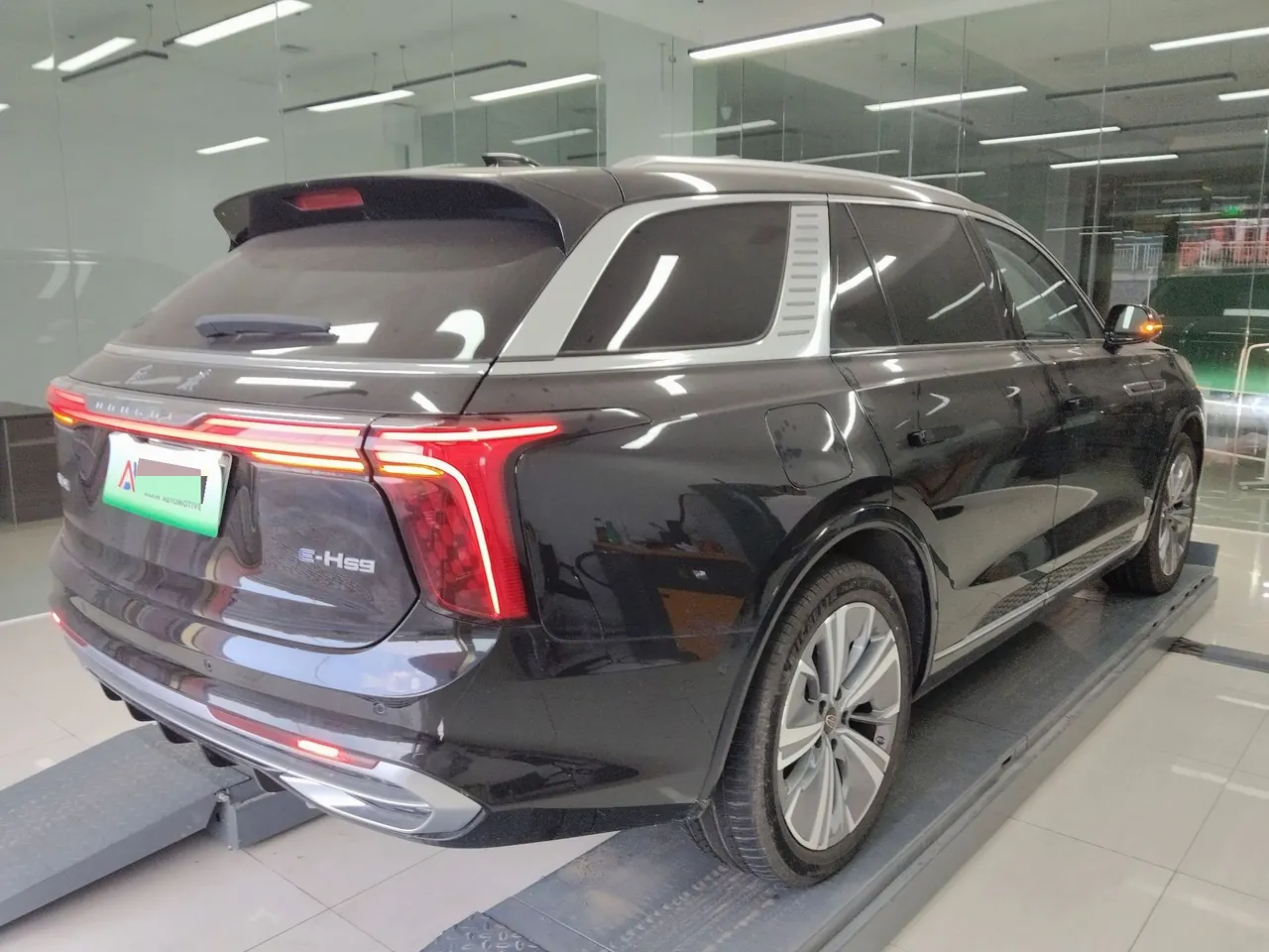HongQi 2022 E-HS 9 690km Flag Edition 6-seat Automatic Gear 4
