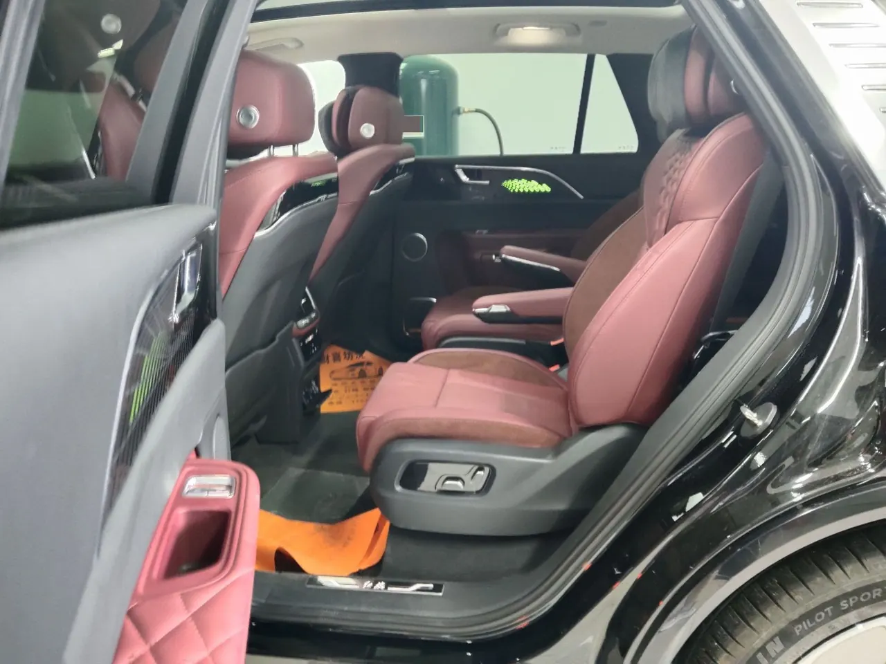 HongQi 2022 E-HS 9 690km Flag Edition 6-seat Automatic Gear 5
