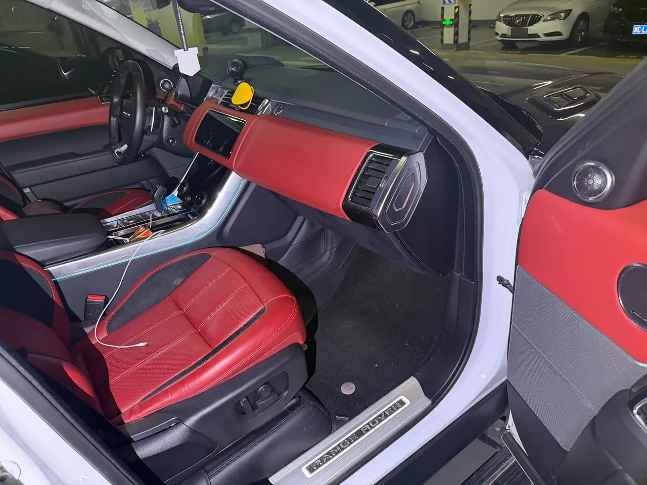 Land Rover Range Rover Sport Edition (Imported) 2022 Range Rover Sport Edition 48V 3.0T L6 Yao Black Edition Automatic Gear 4