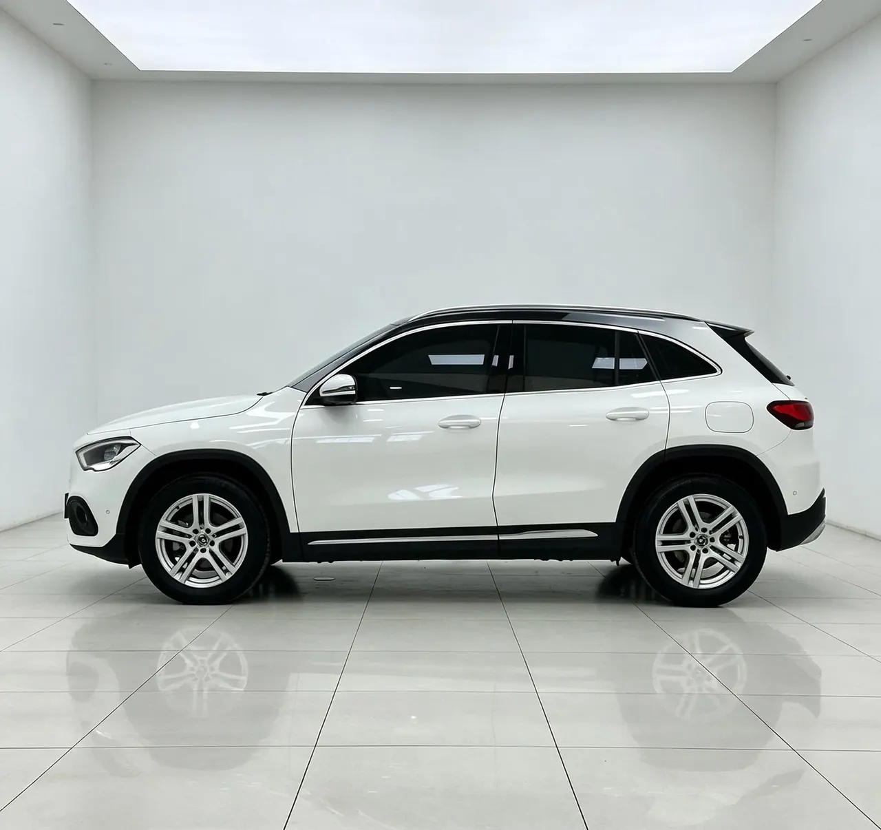 Mercedes Benz 2020 GLA 180 1.3T automatic gear 3