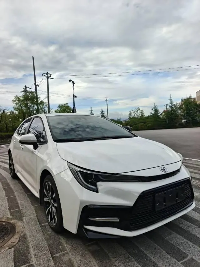 Toyota 2022 Lei Ling 1.2T Stepless 185T Sports Edition Automatic Gear 3