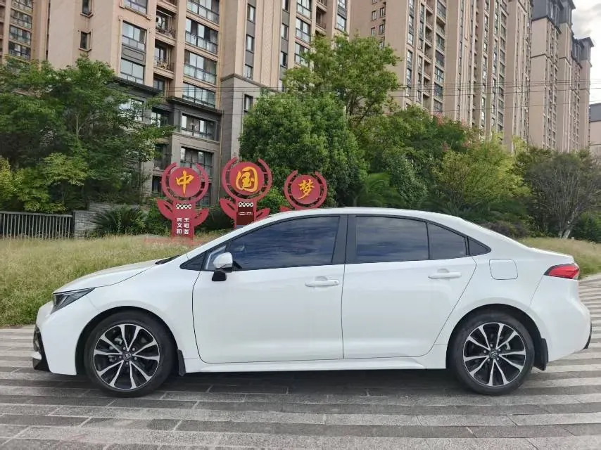 Toyota 2022 Lei Ling 1.2T Stepless 185T Sports Edition Automatic Gear 4