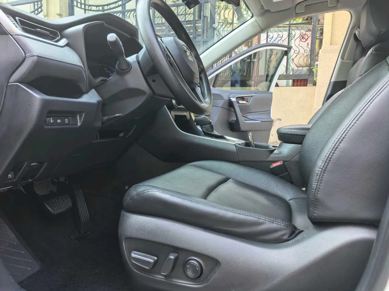 Toyota 2020 RAV4 Rongfang Double Engine 2.5 Stepless Two-Drive Elite Automatic Gear 10