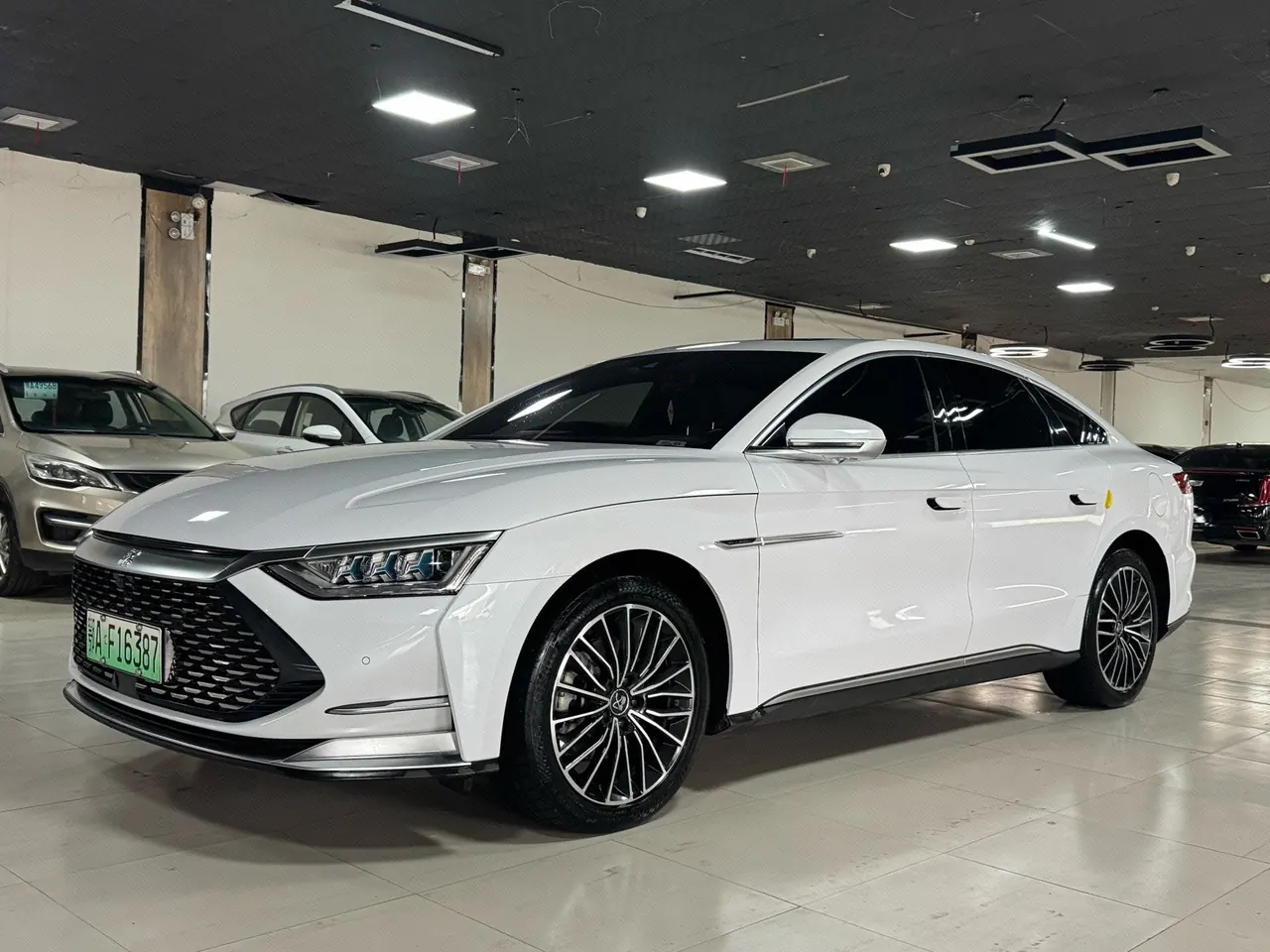 Открыть галерею: BYD 2020 Han DM 2.0T four-wheel drive performance version luxury automatic gear