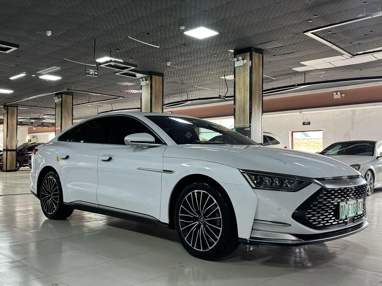 BYD 2020 Han DM 2.0T four-wheel drive performance version luxury automatic gear 3