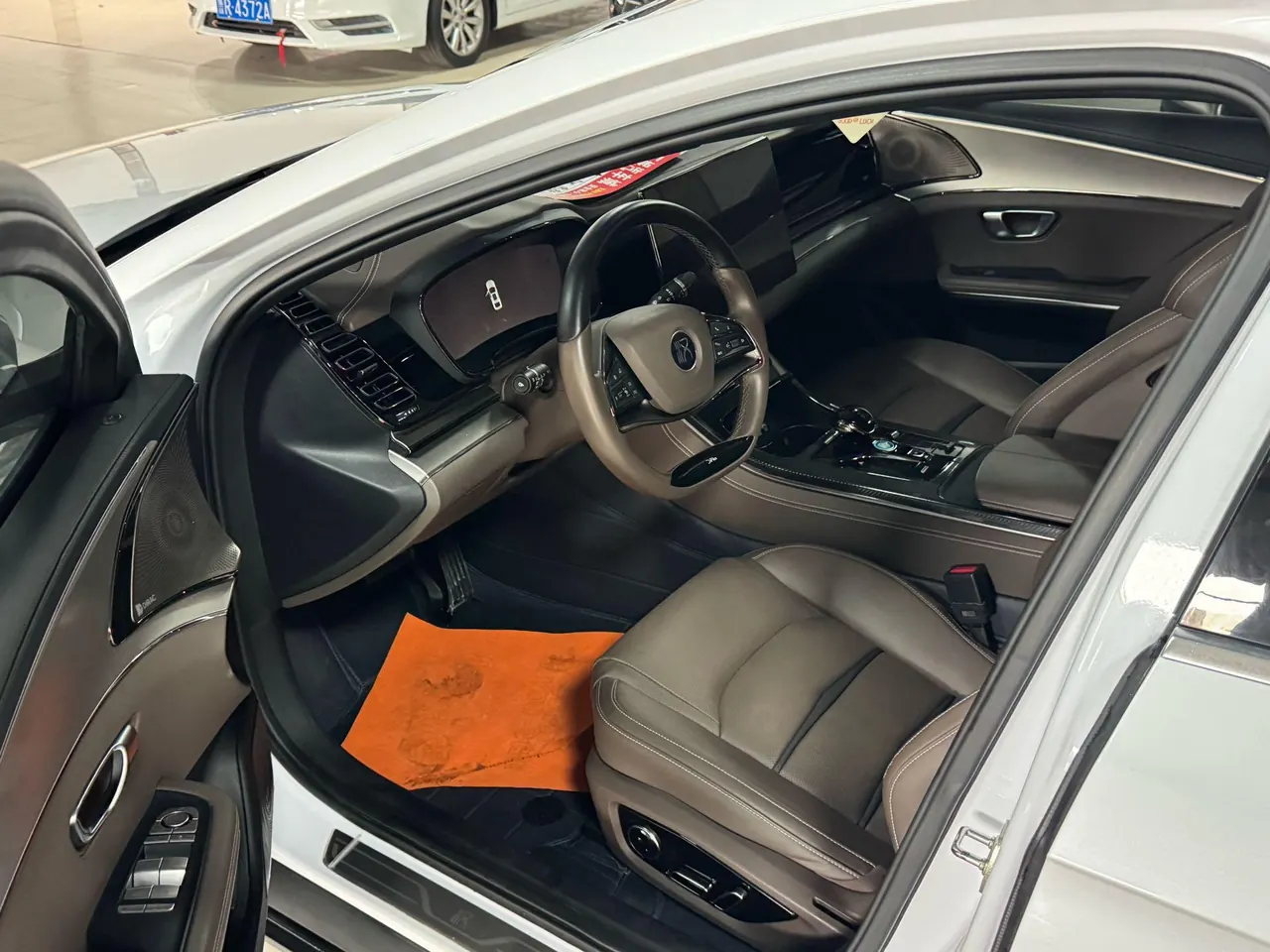 BYD 2020 Han DM 2.0T four-wheel drive performance version luxury automatic gear 4