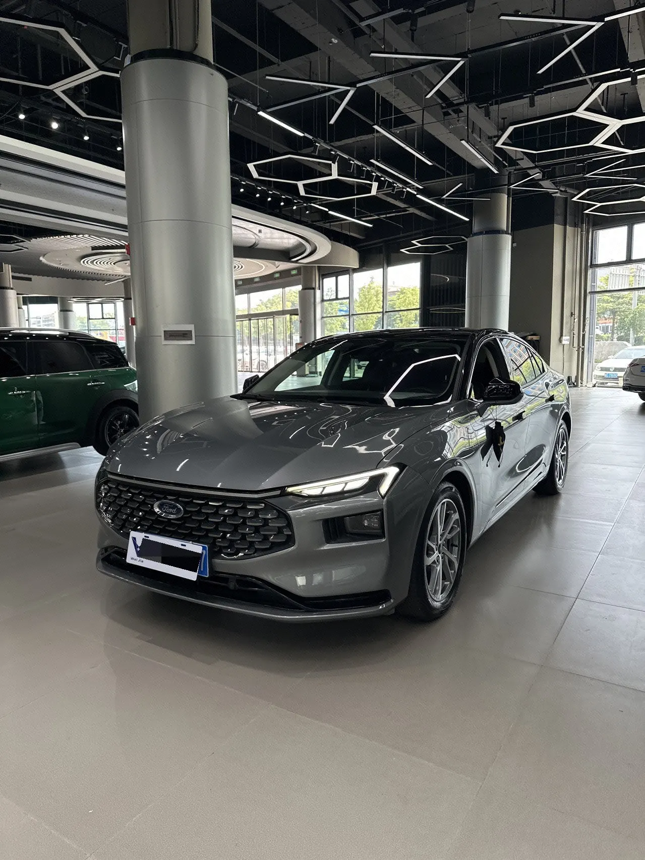 Open image lightbox: Ford 2022 Mondeo 2.0T EcoBoost 245 luxury automatic gear