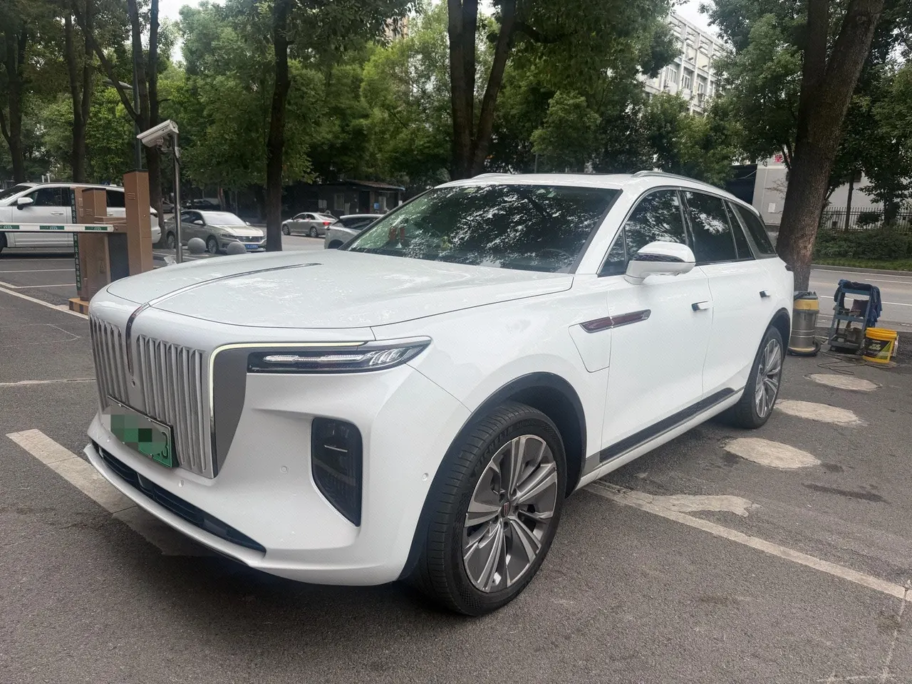 Открыть галерею: HongQi 2021 E-HS9 Flag Enjoy 6-seat Automatic Gear