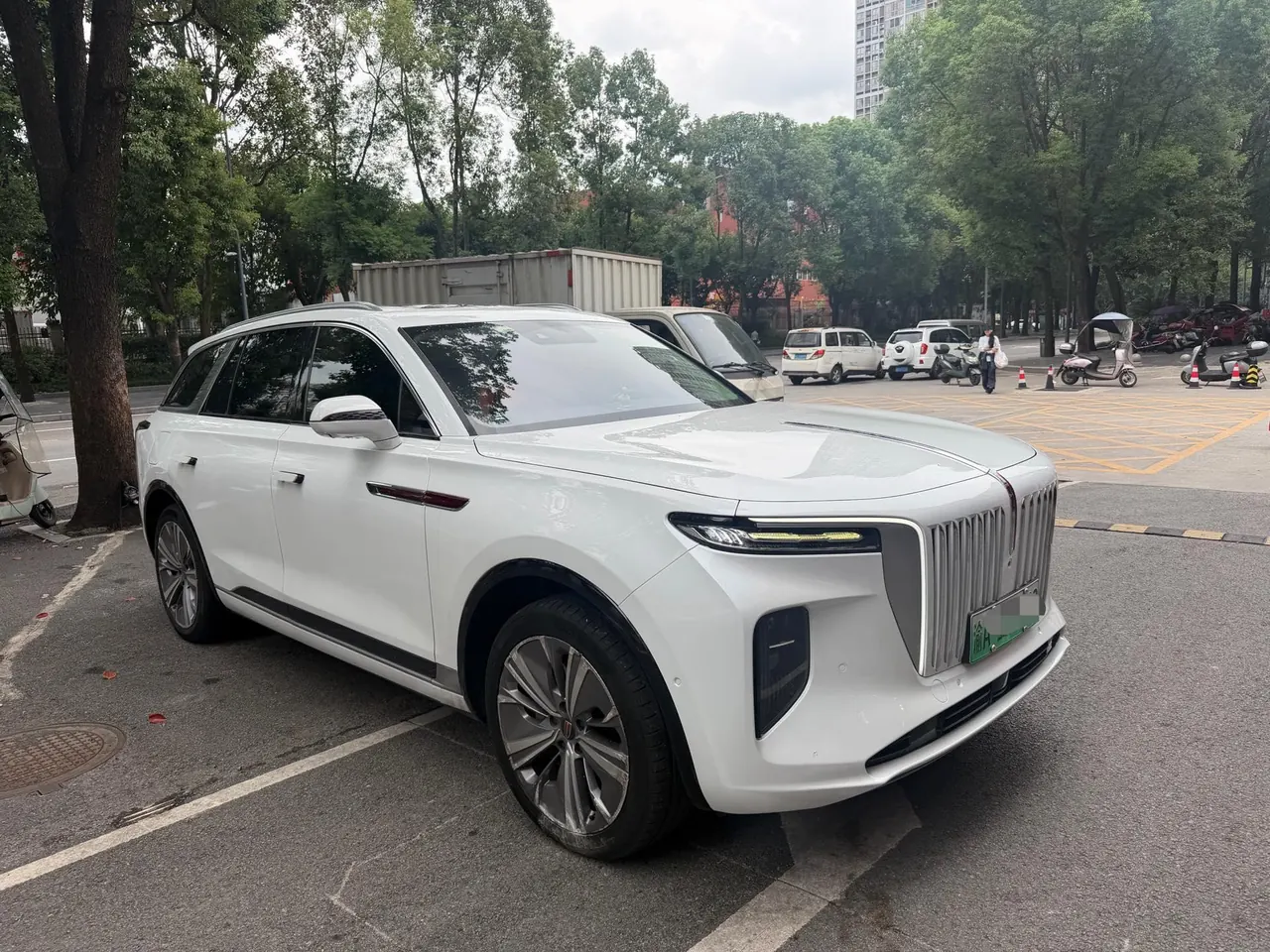 HongQi 2021 E-HS9 Flag Enjoy 6-seat Automatic Gear 2