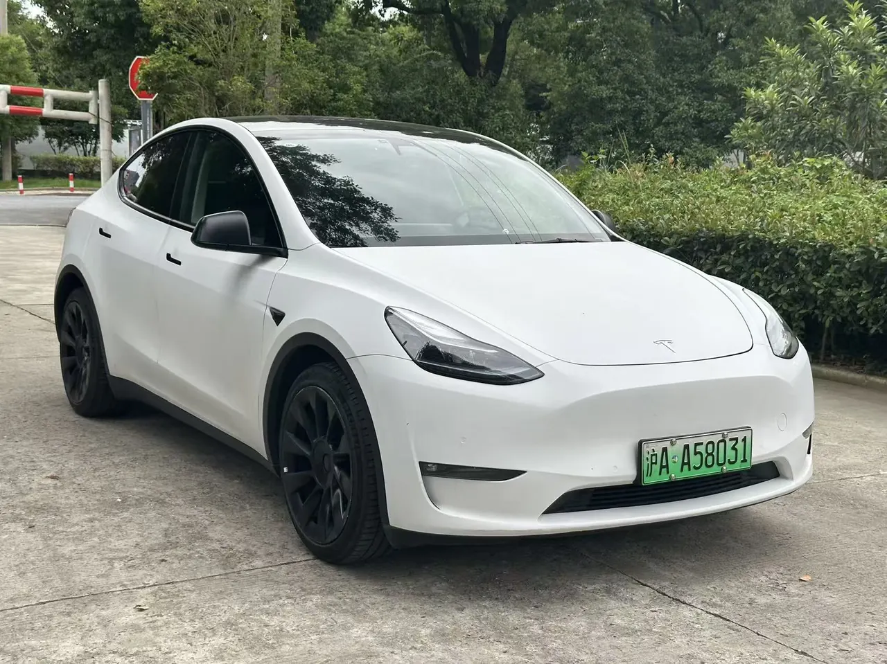 Tesla 2021 Model Y long endurance all-wheel drive version automatic transmission 2