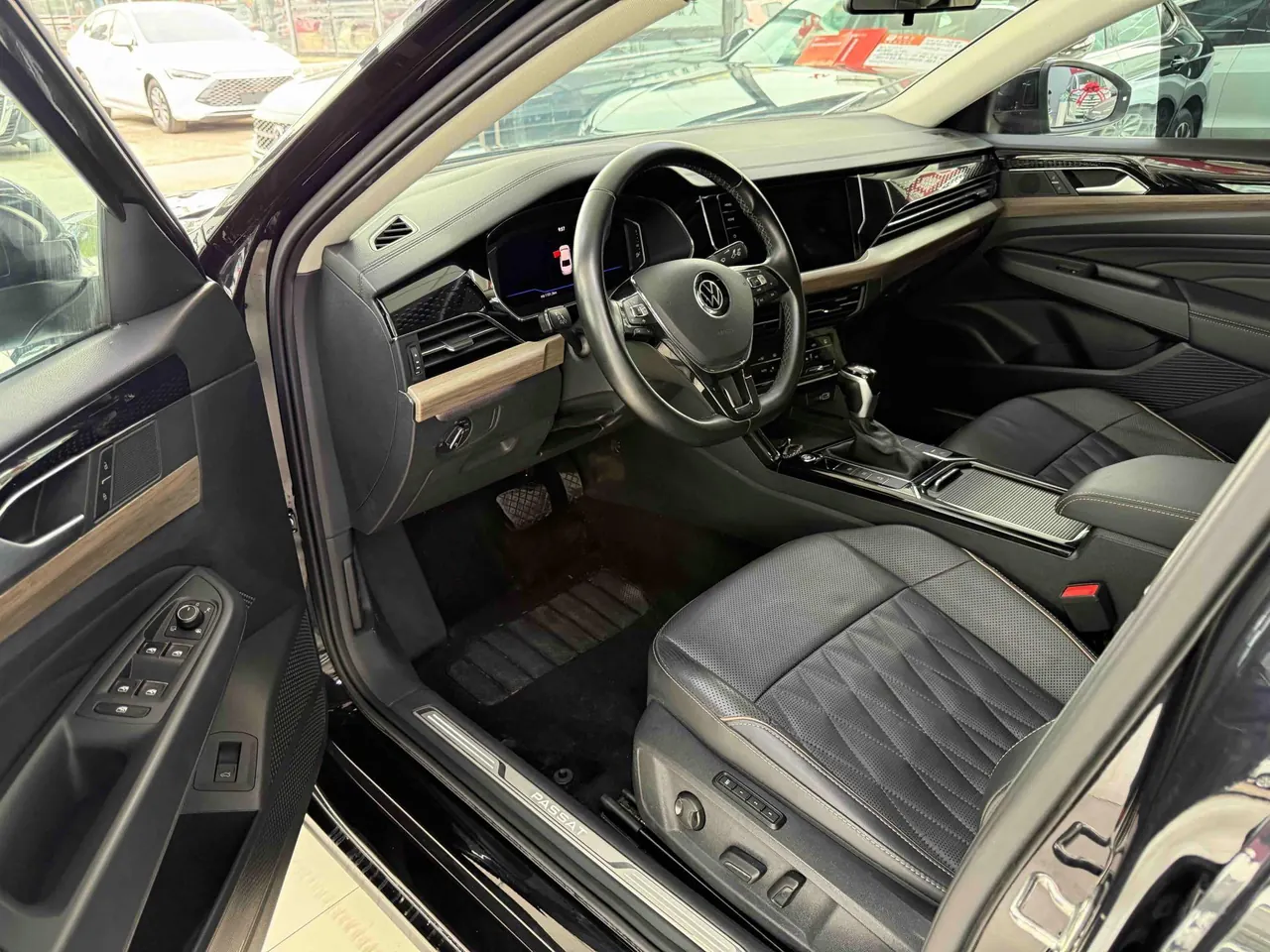 Volkswagen 2021 Passat 2.0TSI 330TSI Deluxe Edition Automatic 4