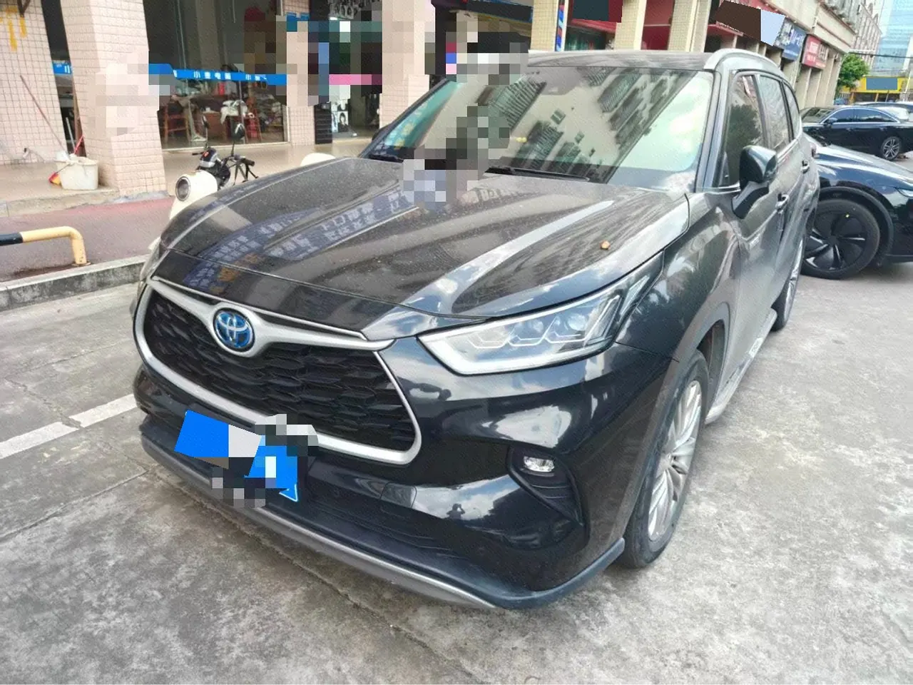 Open image lightbox: Toyota 2022 Highlander Dual Engine 2.5 Stepless Four-wheel Drive Premium Edition 7-seat Automatic Gear