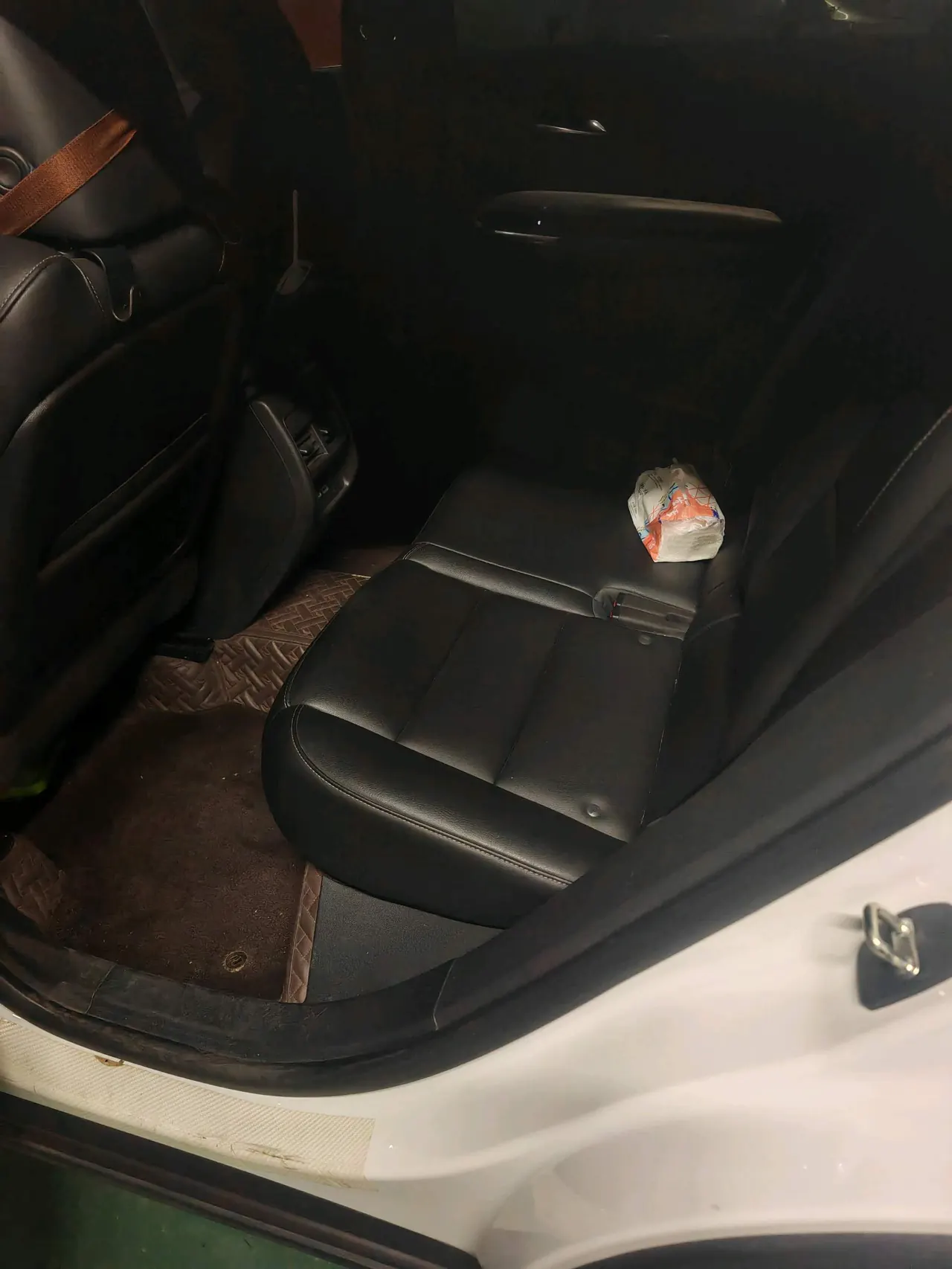Cadillac 2021 XT4 2.0T 28T Two-Drive Technical Automatic Gear 5