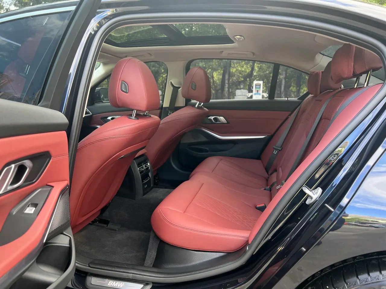 BMW 2024 i3 eDrive 35 L automatic gear 3