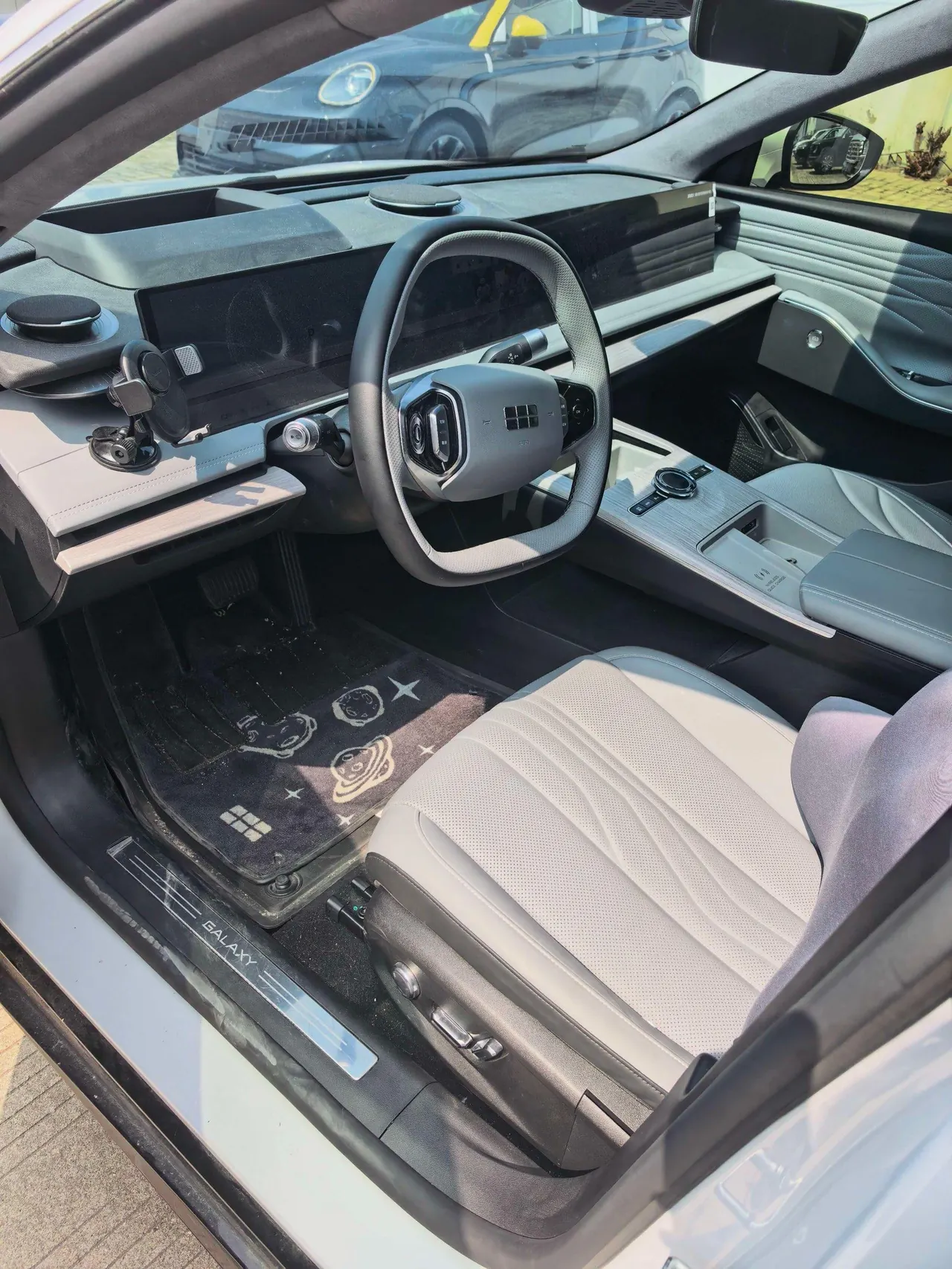 Geely Galaxy 2024 E 8 665km Starship Sailing Edition Automatic Gear 2