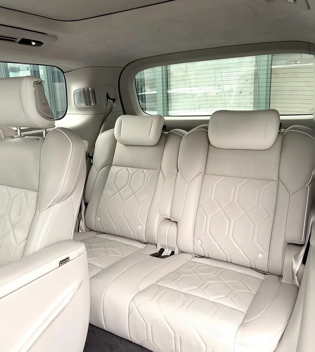 Volvo 2025 EM90 Ultra six-seat automatic gear 8