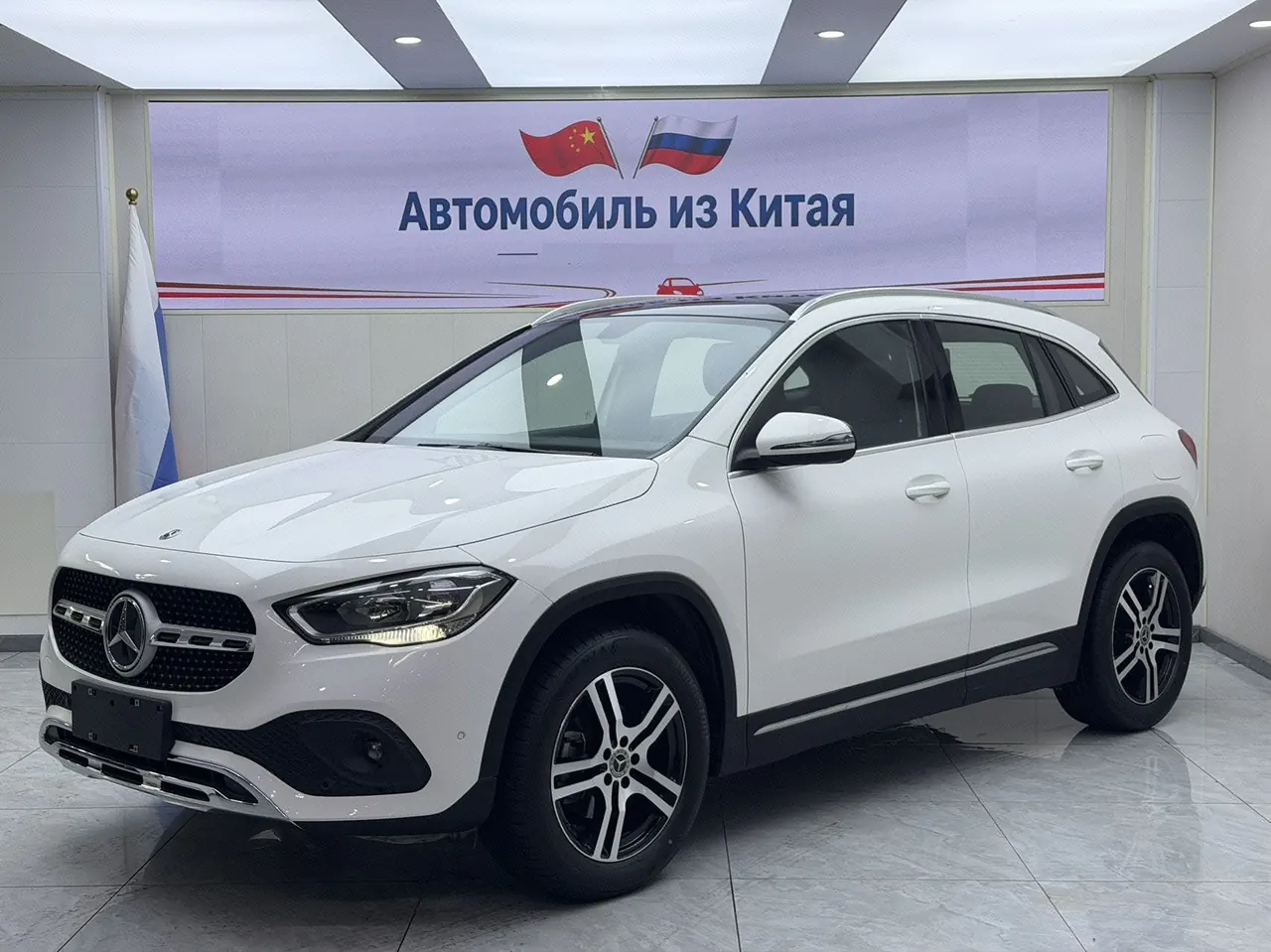 Открыть галерею: Mercedes Benz 2020 GLA 180 1.3T automatic gear
