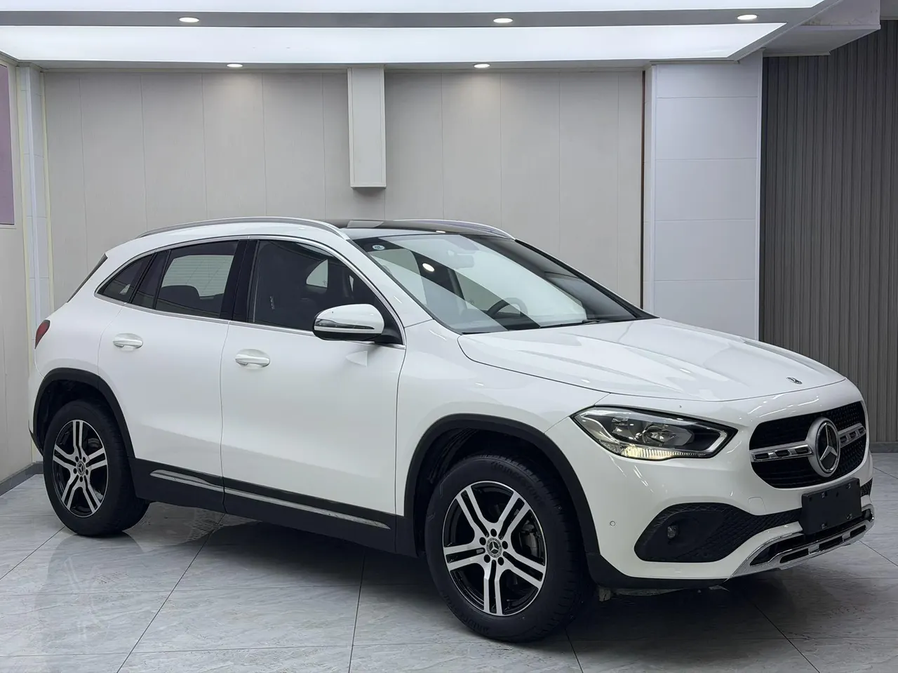 Mercedes Benz 2020 GLA 180 1.3T automatic gear 3
