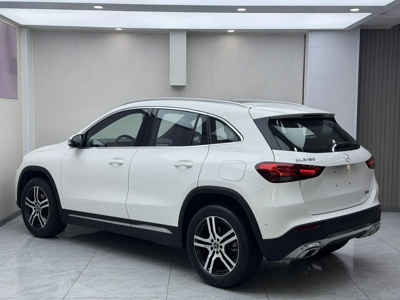 Mercedes Benz 2020 GLA 180 1.3T automatic gear 6