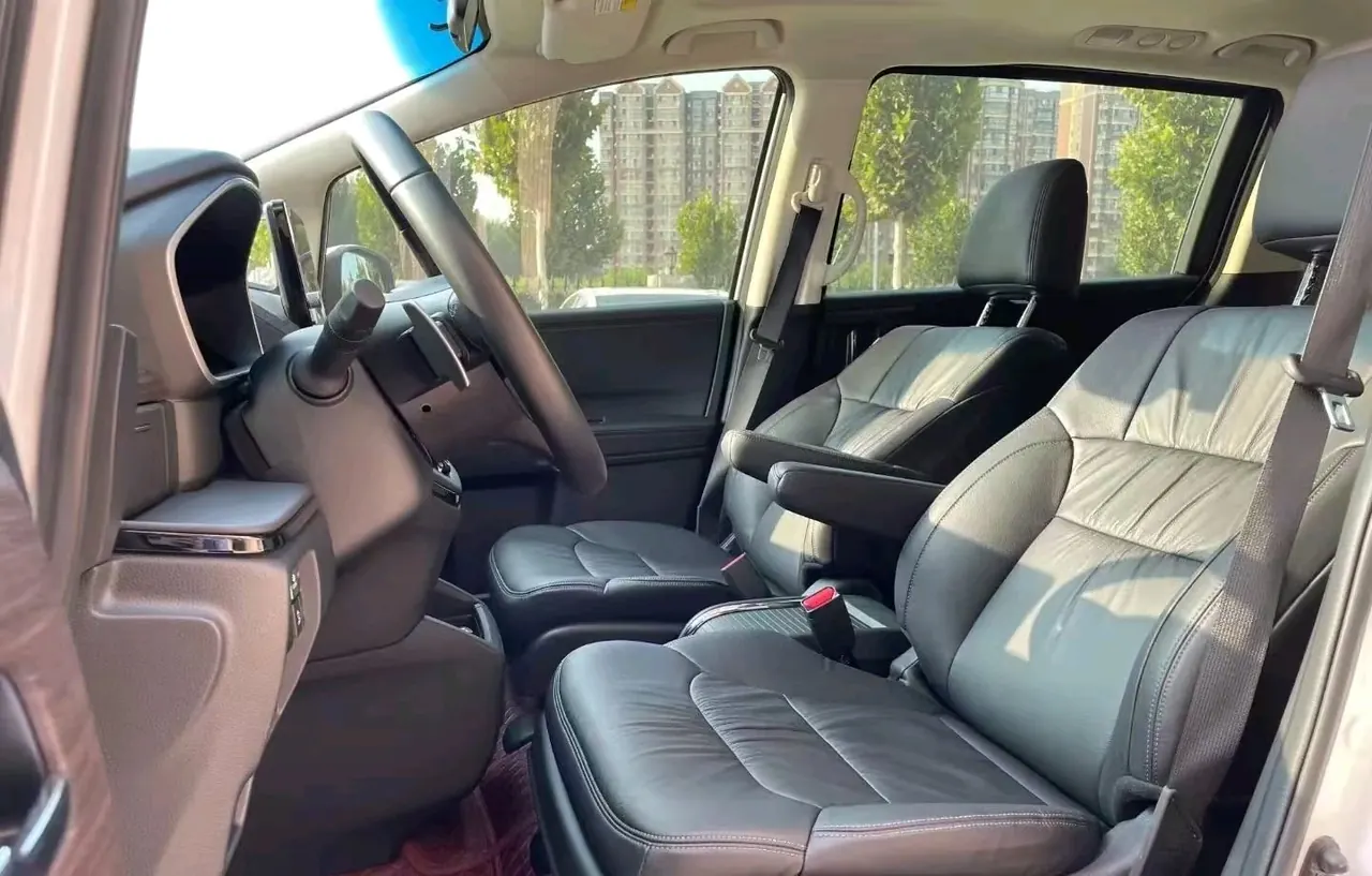 Honda 2022 Odyssey Hybrid 2.0 Stepless Sharp and Pleasant Edition Automatic Gear 4