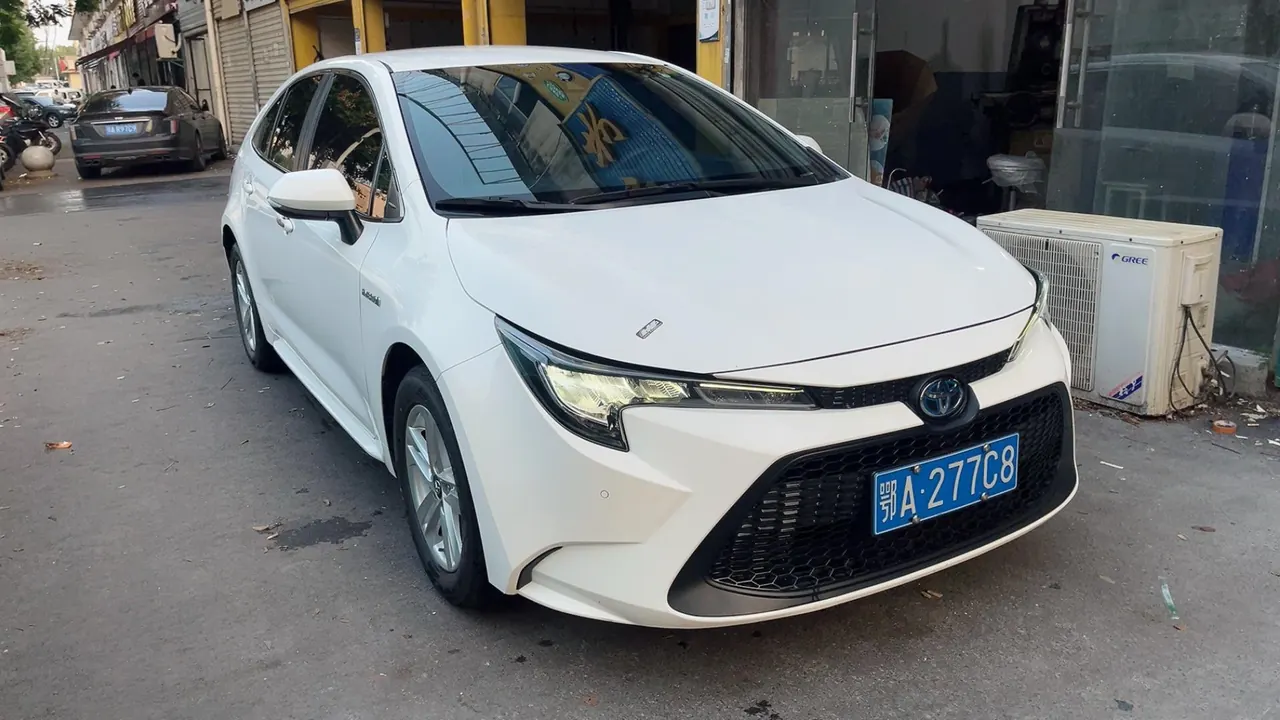 Toyota 2022 Lei Ling Shuangqing 1.8H Stepless Leading Edition Automatic Gear 3