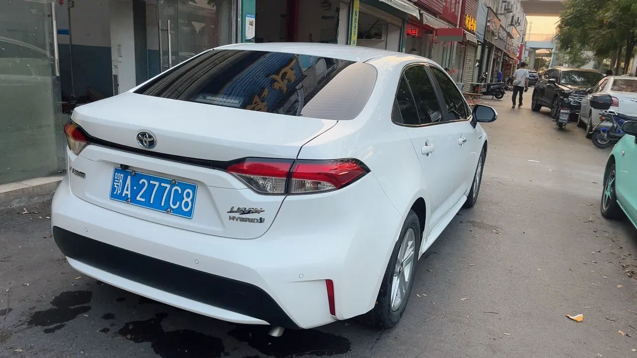 Toyota 2022 Lei Ling Shuangqing 1.8H Stepless Leading Edition Automatic Gear 9