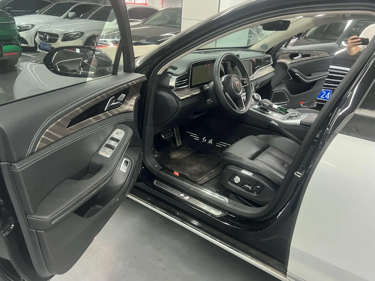HongQi 2022 H9 48V 2.0T Zhilian Flag Edition Automatic Gear 2