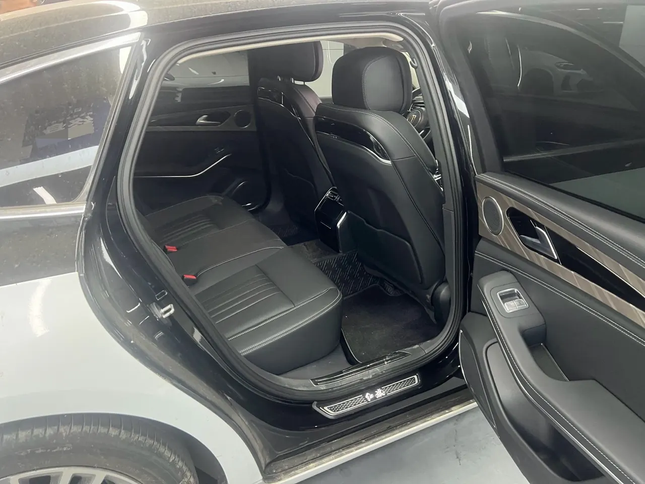 HongQi 2022 H9 48V 2.0T Zhilian Flag Edition Automatic Gear 5