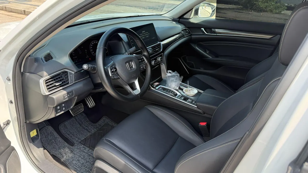 Honda 2022 10th Generation Accord Hybrid 2.0 Stepless Magic Night Reed Edition Automatic Gear 4