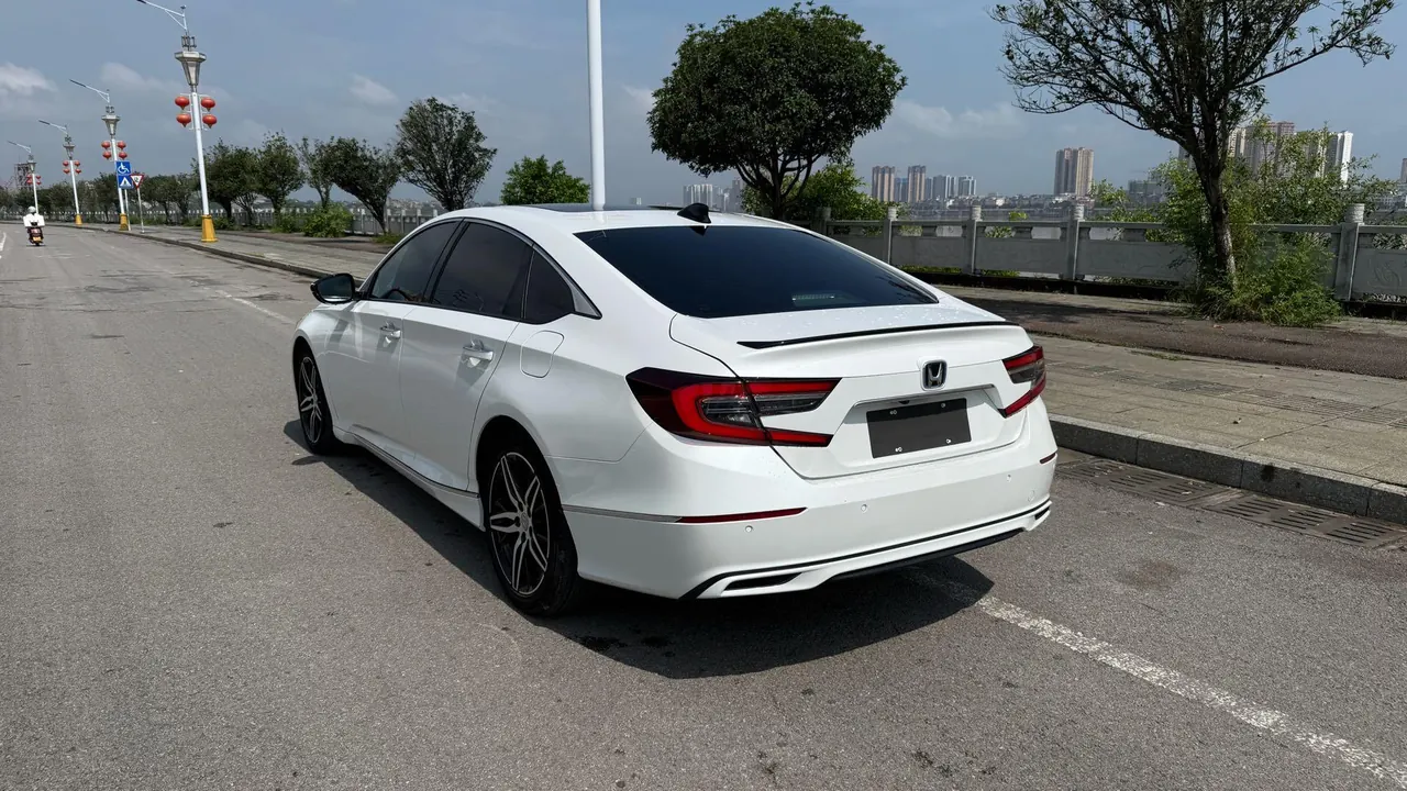Honda 2022 10th Generation Accord Hybrid 2.0 Stepless Magic Night Reed Edition Automatic Gear 9
