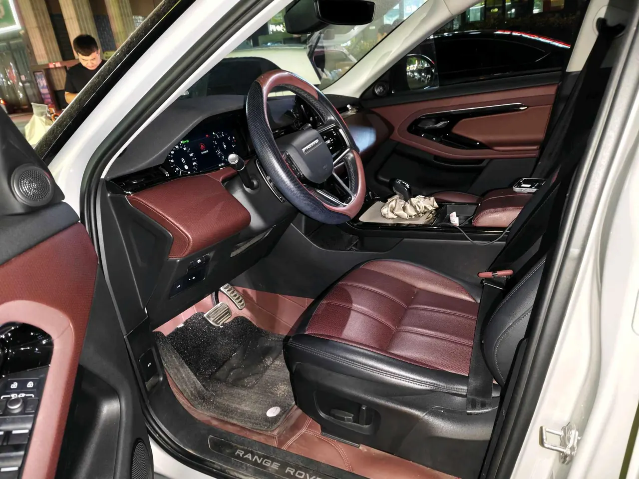 Land Rover 2022 Range Rover Aurora L 48V 2.0T 249PS R-Dynamic Deluxe Automatic Gear 2