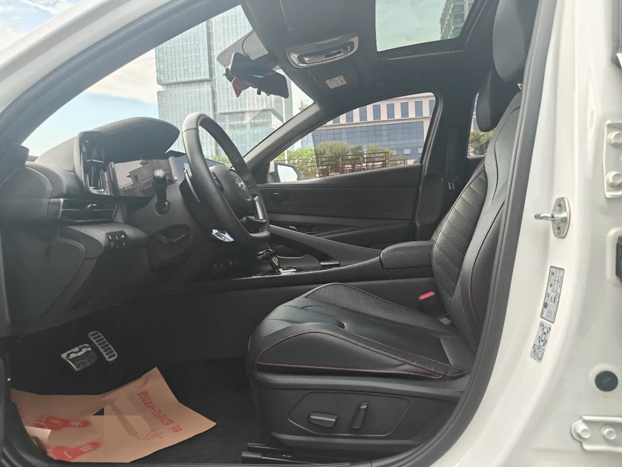 Hyundai 2022 Elantra -3-compartment 1.4TGDi 240TGDi LUX Premium Edition Automatic 11