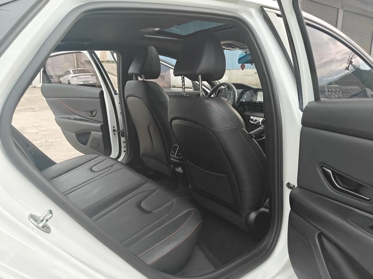 Hyundai 2022 Elantra -3-compartment 1.4TGDi 240TGDi LUX Premium Edition Automatic 12