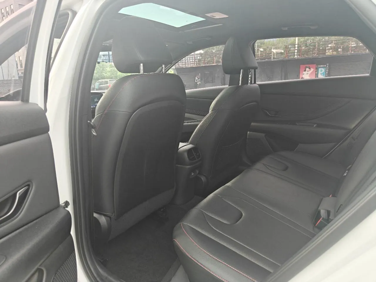 Hyundai 2022 Elantra -3-compartment 1.4TGDi 240TGDi LUX Premium Edition Automatic 14