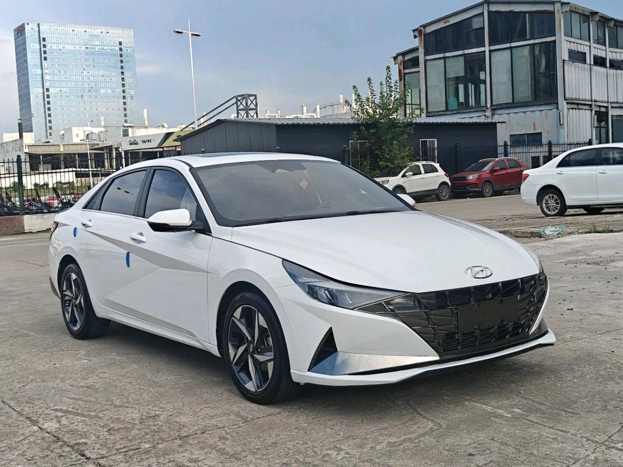 Hyundai 2022 Elantra -3-compartment 1.4TGDi 240TGDi LUX Premium Edition Automatic 2