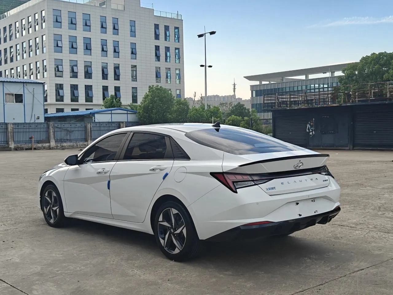 Hyundai 2022 Elantra -3-compartment 1.4TGDi 240TGDi LUX Premium Edition Automatic 5