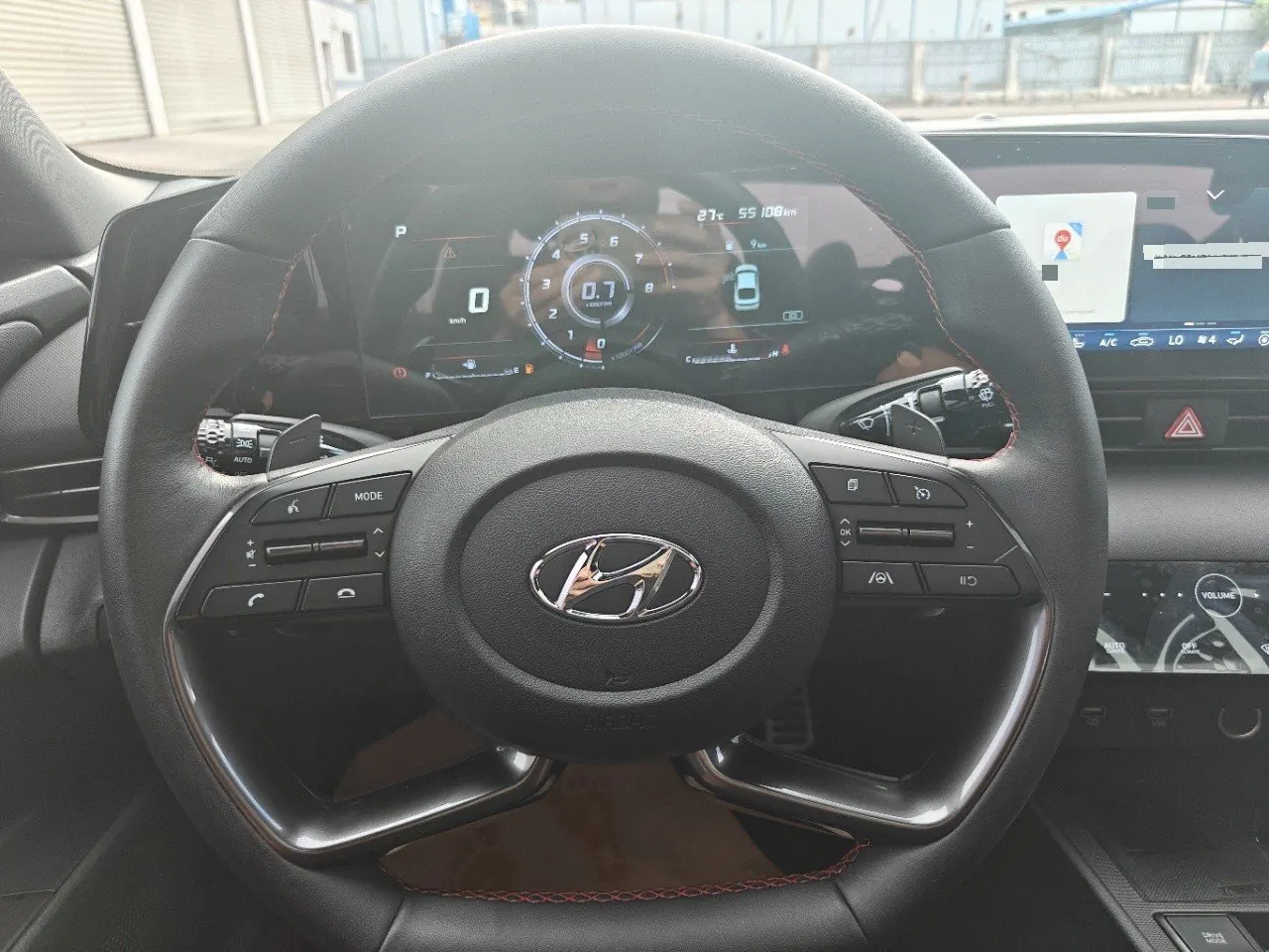Hyundai 2022 Elantra -3-compartment 1.4TGDi 240TGDi LUX Premium Edition Automatic 9