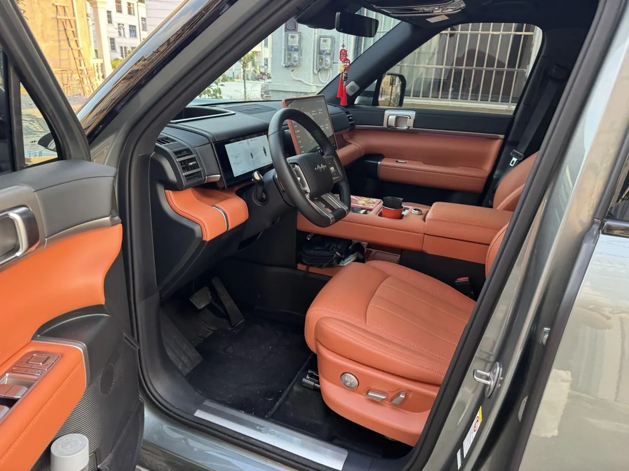 FangChengBao 2025 titanium 7 1.5T stepless 190KM four-wheel drive Ultra version of automatic gear 4