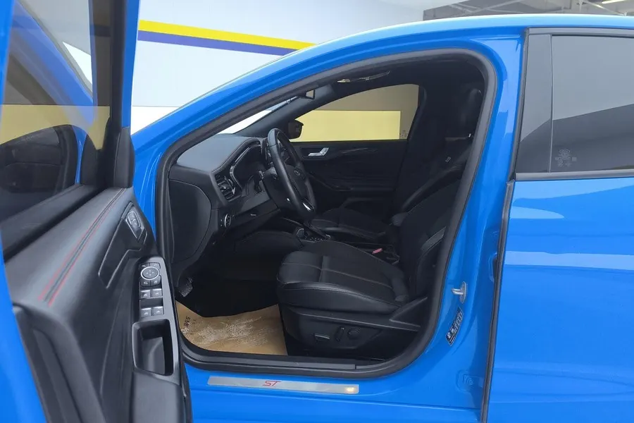 Ford 2022 Focus -3-compartment 1.5T EcoBoost 180 ST Line Automatic 3
