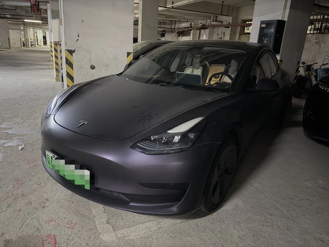 Open image lightbox: Tesla 2022 Model 3 rear-wheel drive version of automatic transmission