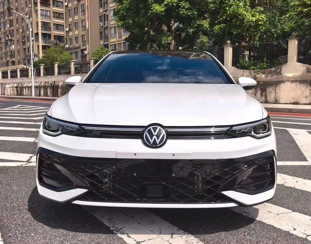 Volkswagen 2025 Golf 8 R-Line 1.5TSI 300TSI Automatic 3