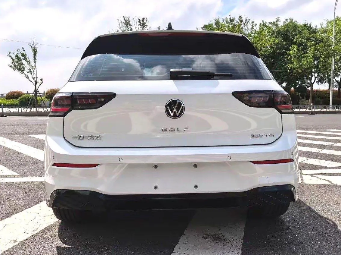 Volkswagen 2025 Golf 8 R-Line 1.5TSI 300TSI Automatic 4